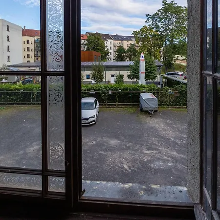 Apartment Mit Privatem Parkplatz 2-zimmer-fewo! Schoene Ausstattung, Perfekt Fuer Familien Und Gruppen, 5 Einzelne Betten, Frische Bettwaesche Und Handtuecher Inklusive De, Pl, Eng Leipzig
