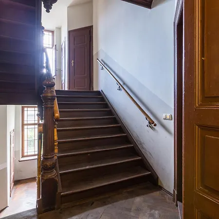 Apartment Mit Privatem Parkplatz 2-zimmer-fewo! Schoene Ausstattung, Perfekt Fuer Familien Und Gruppen, 5 Einzelne Betten, Frische Bettwaesche Und Handtuecher Inklusive De, Pl, Eng *