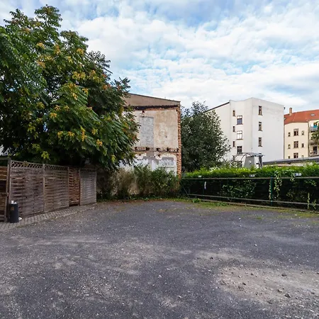 Mit Privatem Parkplatz 2-zimmer-fewo! Schoene Ausstattung, Perfekt Fuer Familien Und Gruppen, 5 Einzelne Betten, Frische Bettwaesche Und Handtuecher Inklusive De, Pl, Eng