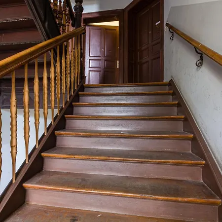 Apartment Mit Privatem Parkplatz 2-zimmer-fewo! Schoene Ausstattung, Perfekt Fuer Familien Und Gruppen, 5 Einzelne Betten, Frische Bettwaesche Und Handtuecher Inklusive De, Pl, Eng Leipzig